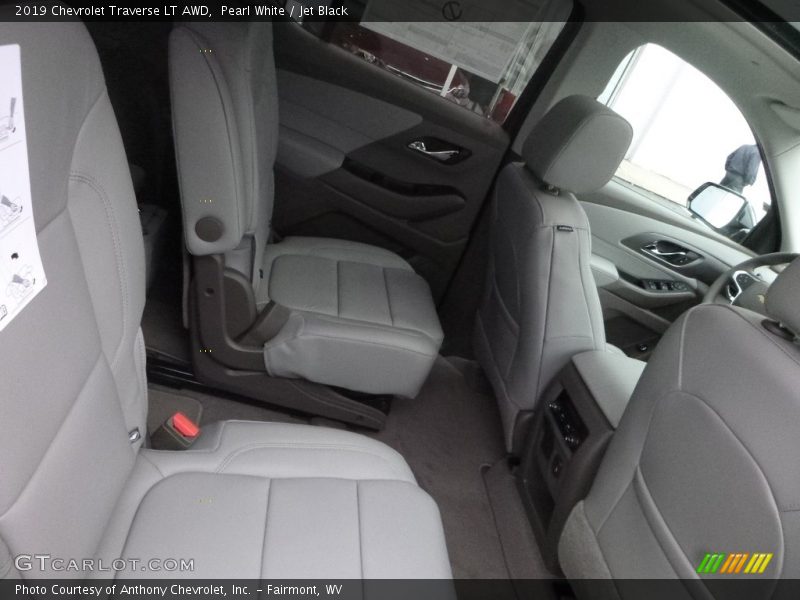 Pearl White / Jet Black 2019 Chevrolet Traverse LT AWD