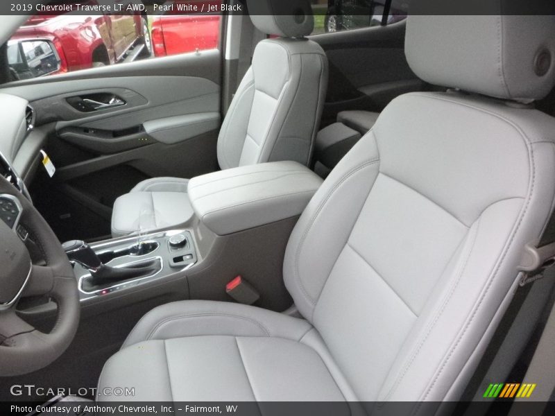 Pearl White / Jet Black 2019 Chevrolet Traverse LT AWD