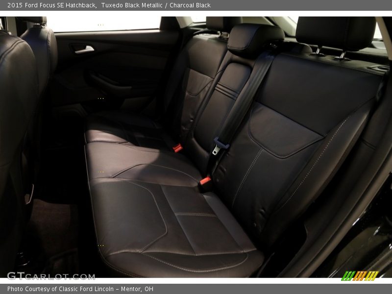 Tuxedo Black Metallic / Charcoal Black 2015 Ford Focus SE Hatchback