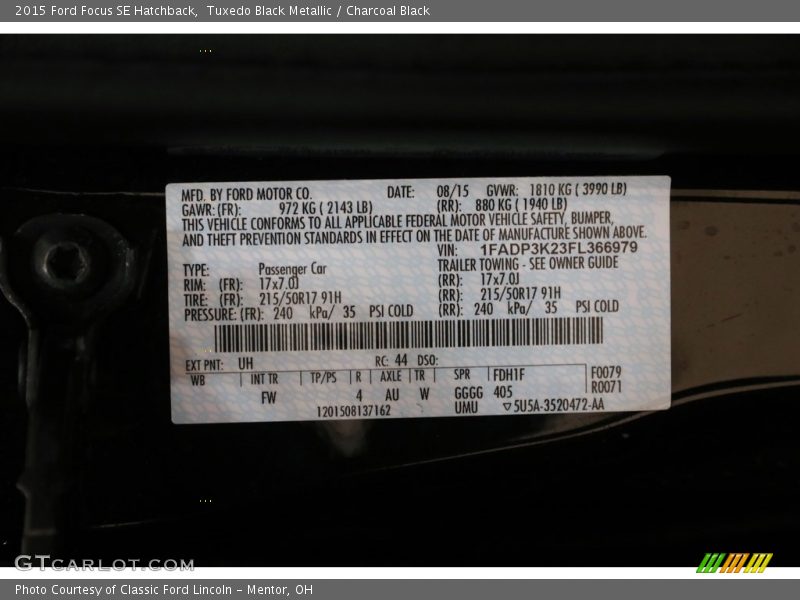 Tuxedo Black Metallic / Charcoal Black 2015 Ford Focus SE Hatchback