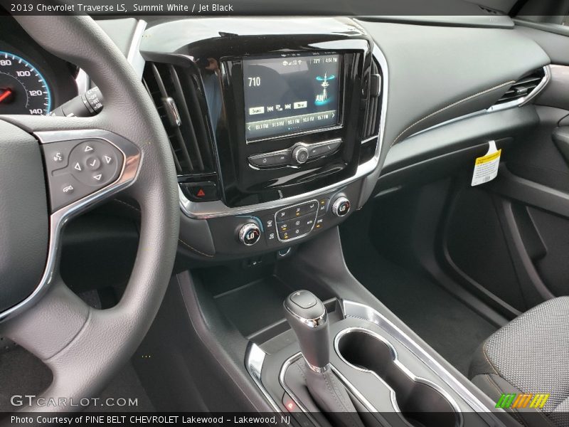 Summit White / Jet Black 2019 Chevrolet Traverse LS