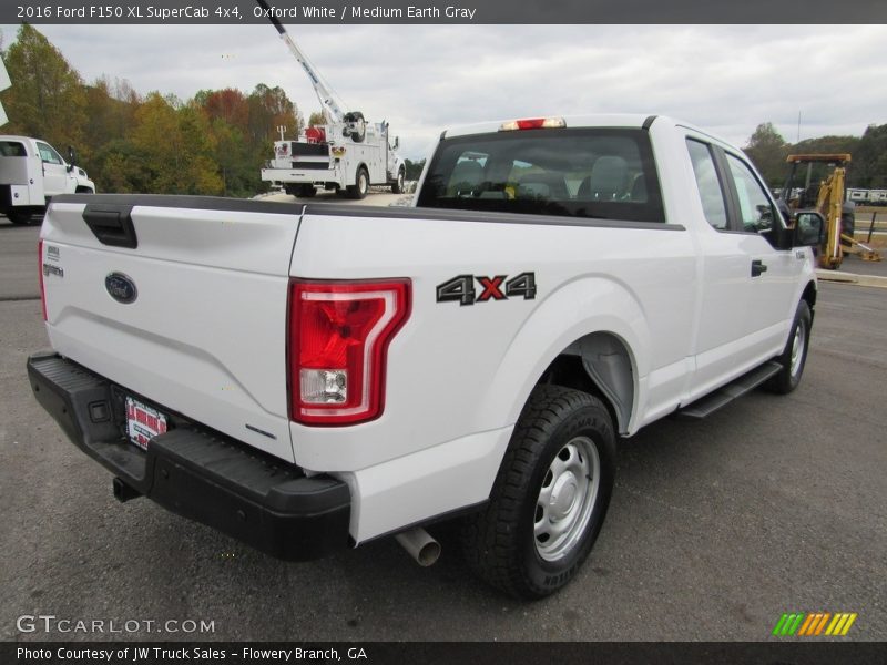 Oxford White / Medium Earth Gray 2016 Ford F150 XL SuperCab 4x4