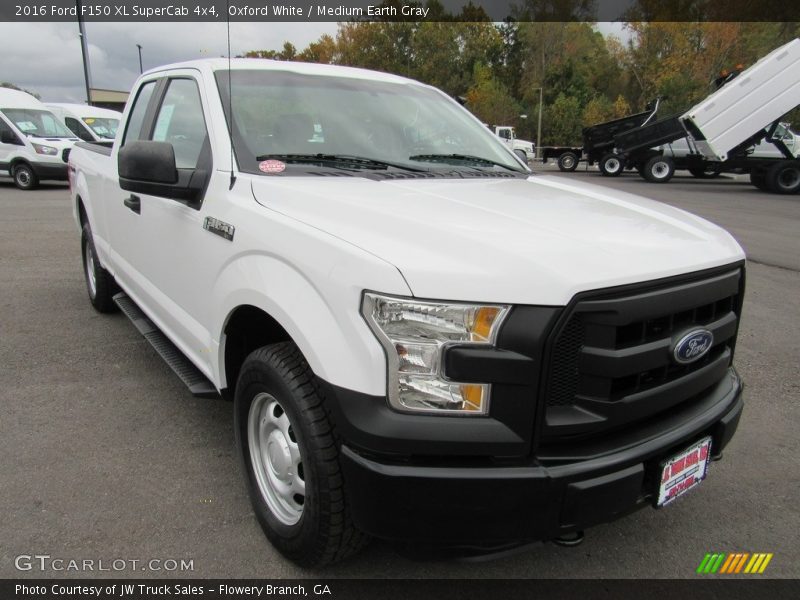 Oxford White / Medium Earth Gray 2016 Ford F150 XL SuperCab 4x4