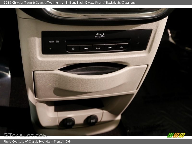 Brilliant Black Crystal Pearl / Black/Light Graystone 2013 Chrysler Town & Country Touring - L