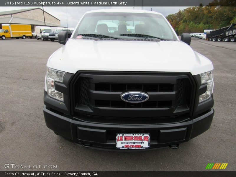 Oxford White / Medium Earth Gray 2016 Ford F150 XL SuperCab 4x4