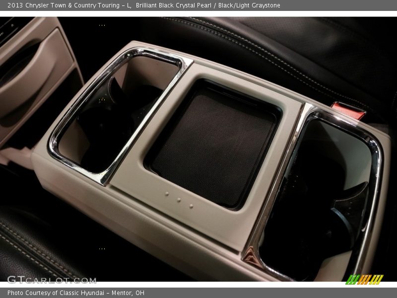 Brilliant Black Crystal Pearl / Black/Light Graystone 2013 Chrysler Town & Country Touring - L