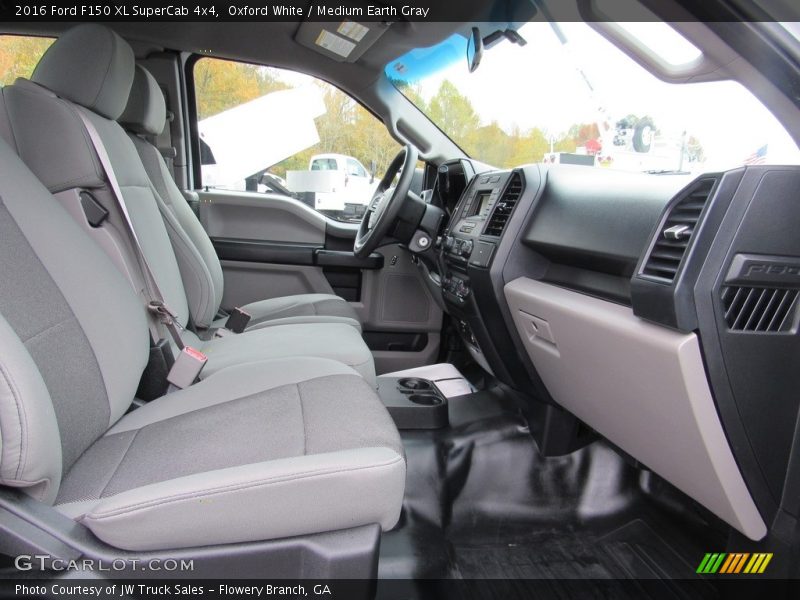 Oxford White / Medium Earth Gray 2016 Ford F150 XL SuperCab 4x4