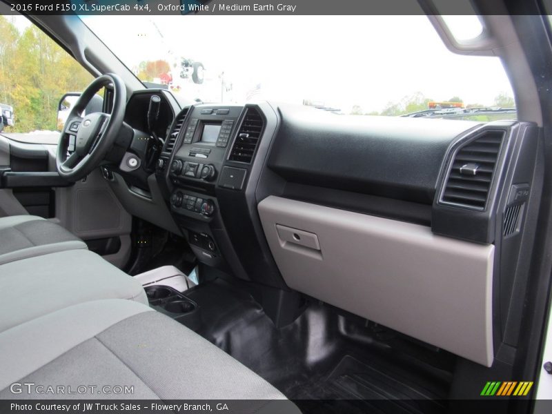 Oxford White / Medium Earth Gray 2016 Ford F150 XL SuperCab 4x4
