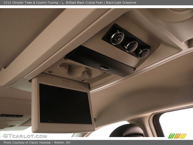 Brilliant Black Crystal Pearl / Black/Light Graystone 2013 Chrysler Town & Country Touring - L