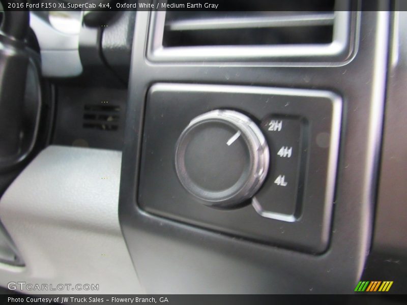 Oxford White / Medium Earth Gray 2016 Ford F150 XL SuperCab 4x4