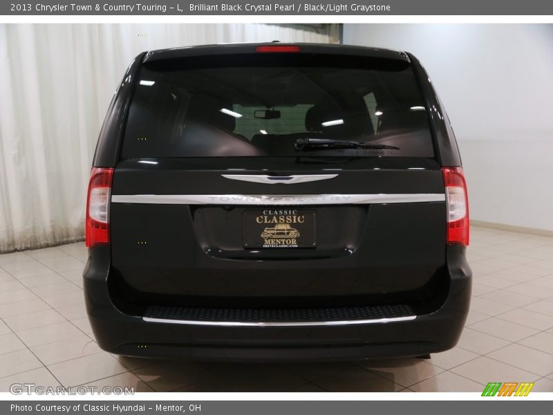 Brilliant Black Crystal Pearl / Black/Light Graystone 2013 Chrysler Town & Country Touring - L