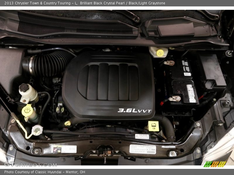 Brilliant Black Crystal Pearl / Black/Light Graystone 2013 Chrysler Town & Country Touring - L