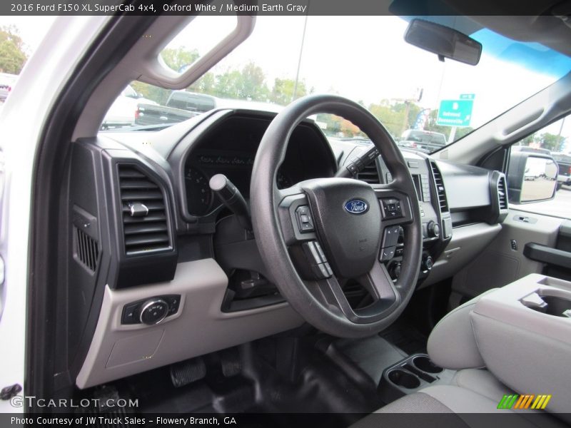 Oxford White / Medium Earth Gray 2016 Ford F150 XL SuperCab 4x4