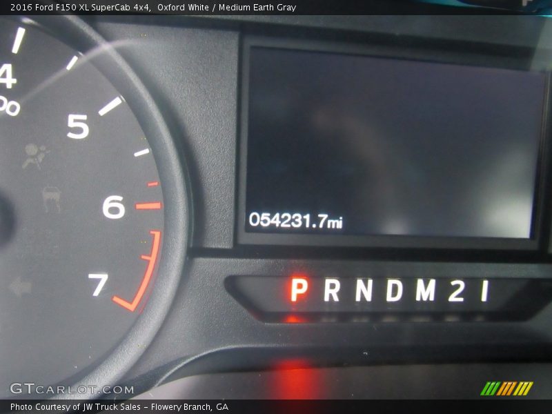Oxford White / Medium Earth Gray 2016 Ford F150 XL SuperCab 4x4