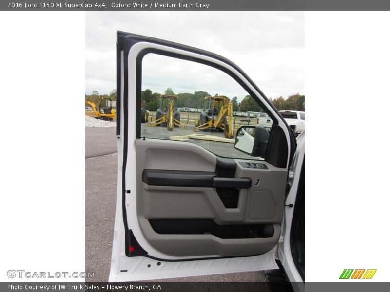 Oxford White / Medium Earth Gray 2016 Ford F150 XL SuperCab 4x4