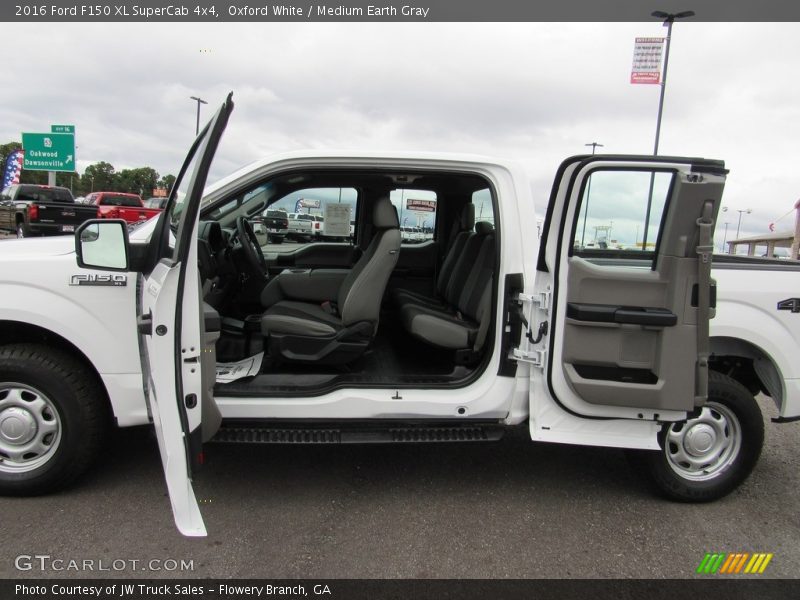 Oxford White / Medium Earth Gray 2016 Ford F150 XL SuperCab 4x4