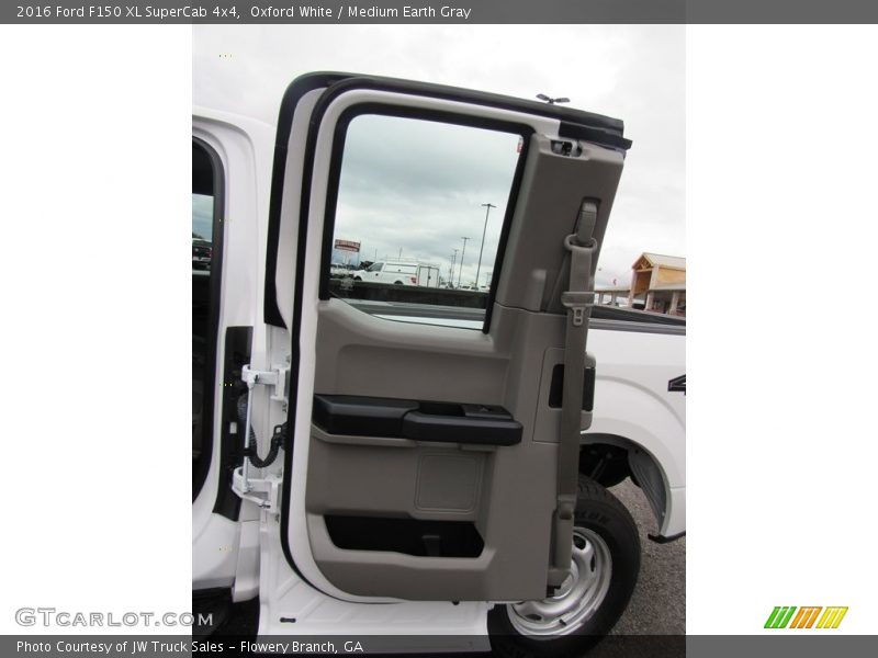 Oxford White / Medium Earth Gray 2016 Ford F150 XL SuperCab 4x4