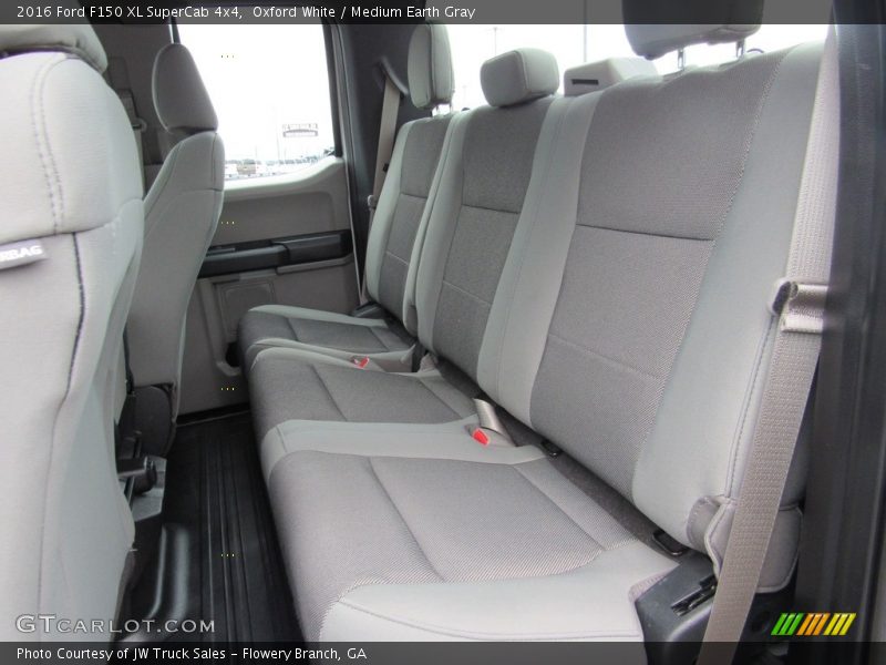 Oxford White / Medium Earth Gray 2016 Ford F150 XL SuperCab 4x4
