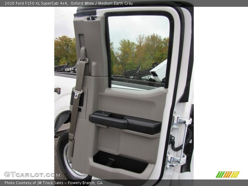 Oxford White / Medium Earth Gray 2016 Ford F150 XL SuperCab 4x4