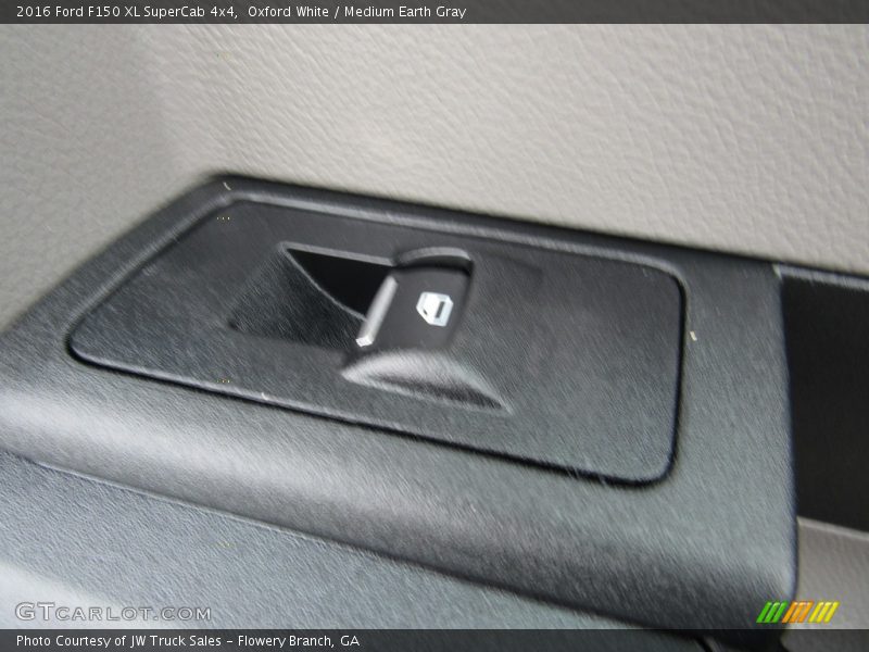 Oxford White / Medium Earth Gray 2016 Ford F150 XL SuperCab 4x4