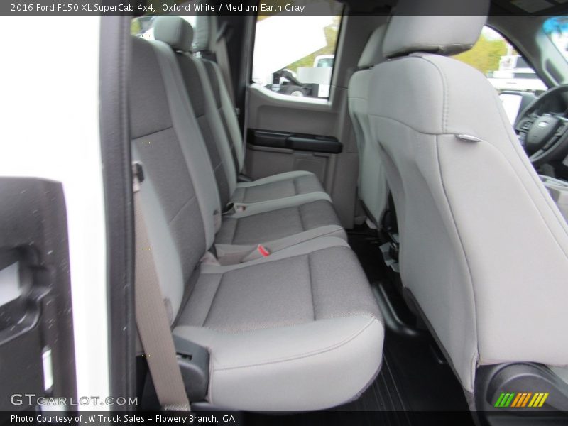 Oxford White / Medium Earth Gray 2016 Ford F150 XL SuperCab 4x4