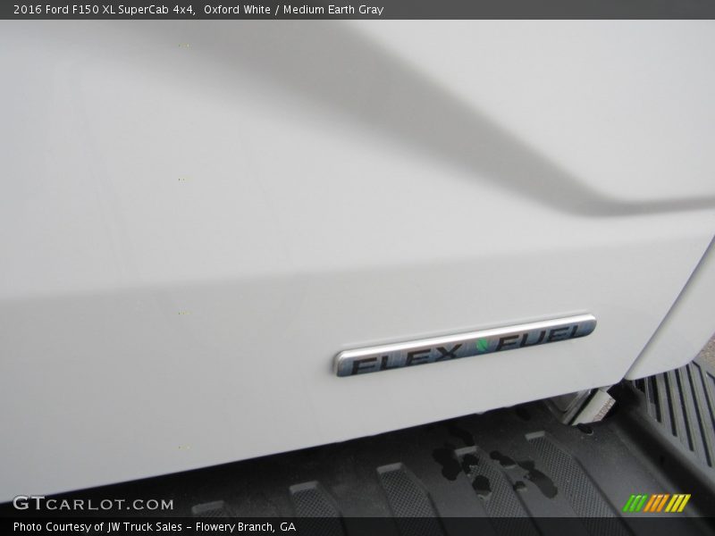 Oxford White / Medium Earth Gray 2016 Ford F150 XL SuperCab 4x4