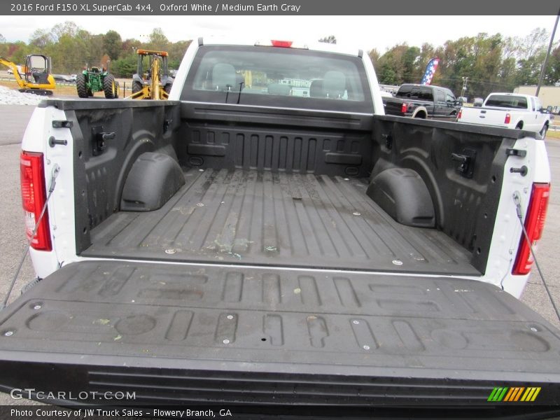 Oxford White / Medium Earth Gray 2016 Ford F150 XL SuperCab 4x4