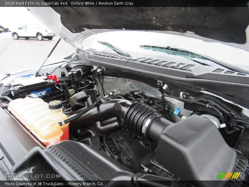 Oxford White / Medium Earth Gray 2016 Ford F150 XL SuperCab 4x4