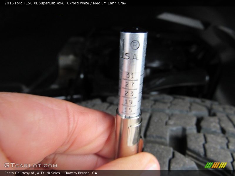 Oxford White / Medium Earth Gray 2016 Ford F150 XL SuperCab 4x4