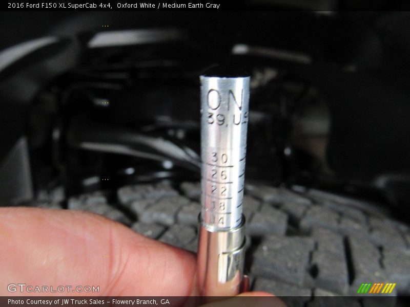 Oxford White / Medium Earth Gray 2016 Ford F150 XL SuperCab 4x4