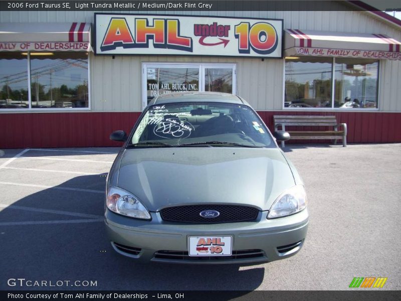 Light Tundra Metallic / Medium/Dark Flint Grey 2006 Ford Taurus SE