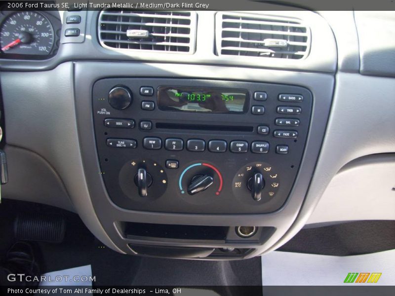 Light Tundra Metallic / Medium/Dark Flint Grey 2006 Ford Taurus SE