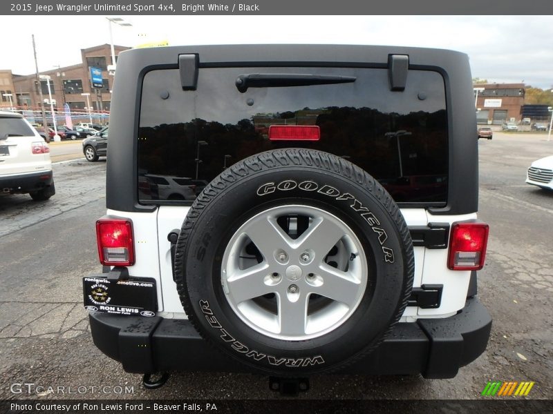 Bright White / Black 2015 Jeep Wrangler Unlimited Sport 4x4