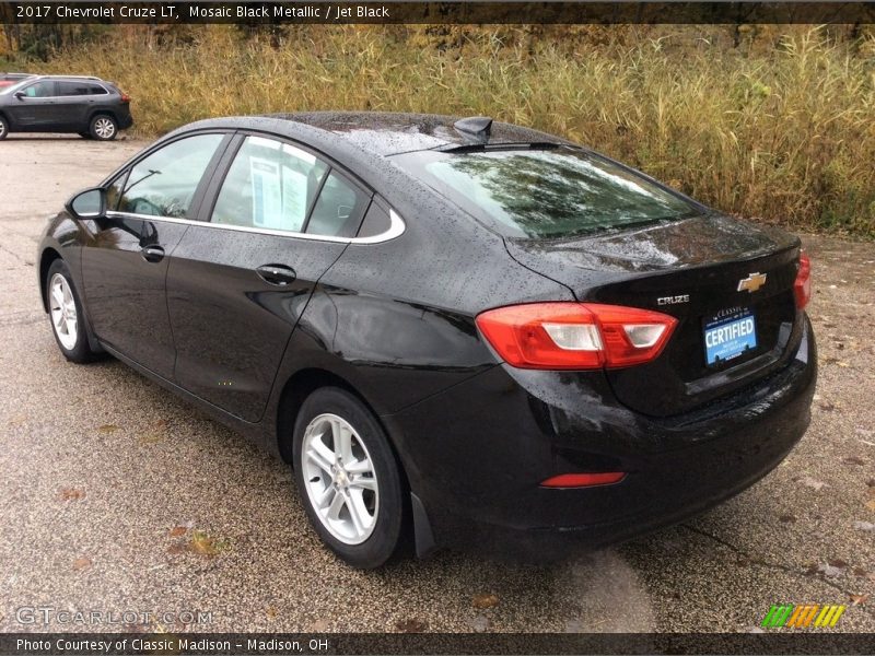 Mosaic Black Metallic / Jet Black 2017 Chevrolet Cruze LT