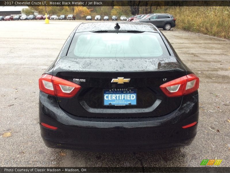 Mosaic Black Metallic / Jet Black 2017 Chevrolet Cruze LT