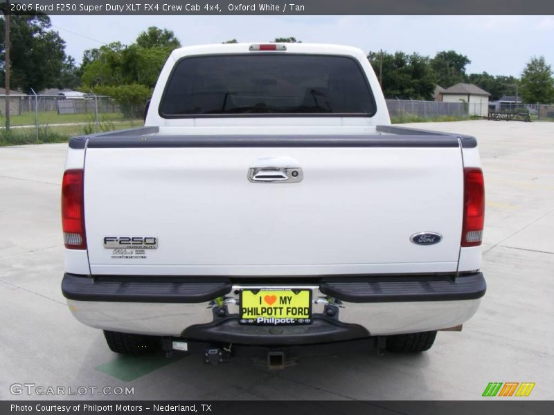 Oxford White / Tan 2006 Ford F250 Super Duty XLT FX4 Crew Cab 4x4