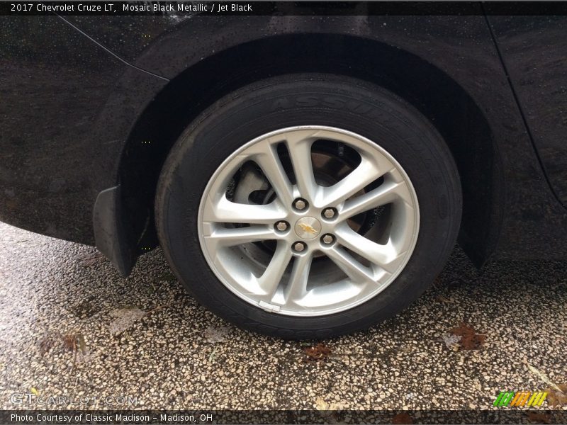 Mosaic Black Metallic / Jet Black 2017 Chevrolet Cruze LT