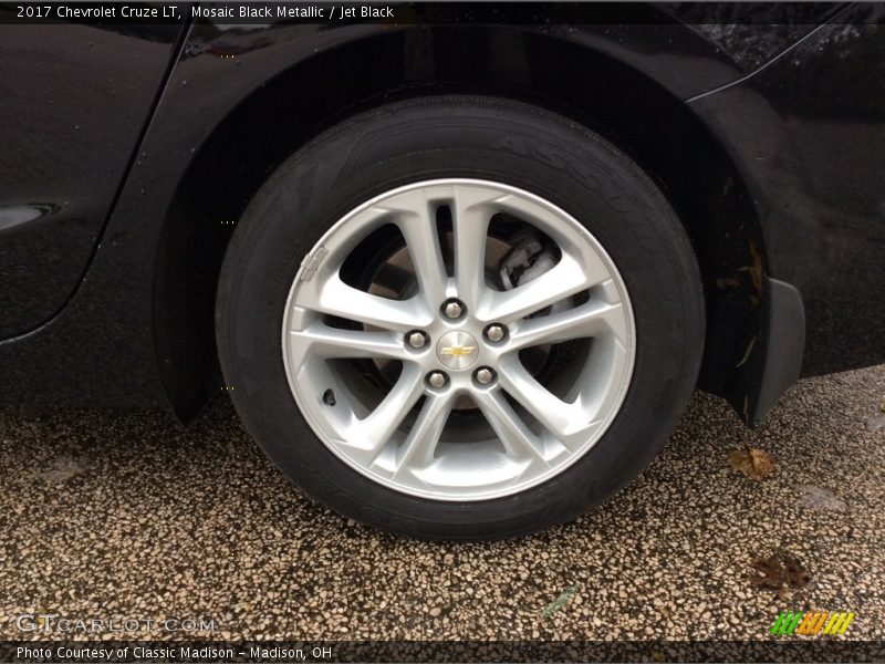 Mosaic Black Metallic / Jet Black 2017 Chevrolet Cruze LT
