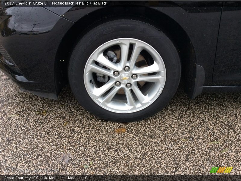 Mosaic Black Metallic / Jet Black 2017 Chevrolet Cruze LT