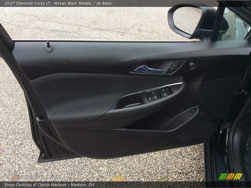 Mosaic Black Metallic / Jet Black 2017 Chevrolet Cruze LT