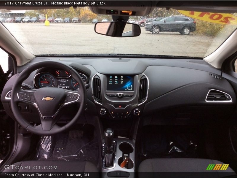 Mosaic Black Metallic / Jet Black 2017 Chevrolet Cruze LT