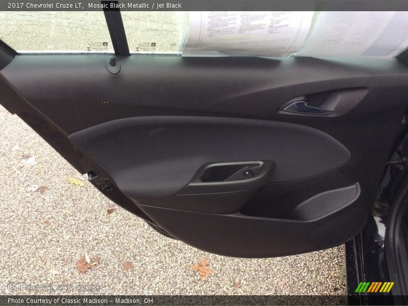 Mosaic Black Metallic / Jet Black 2017 Chevrolet Cruze LT