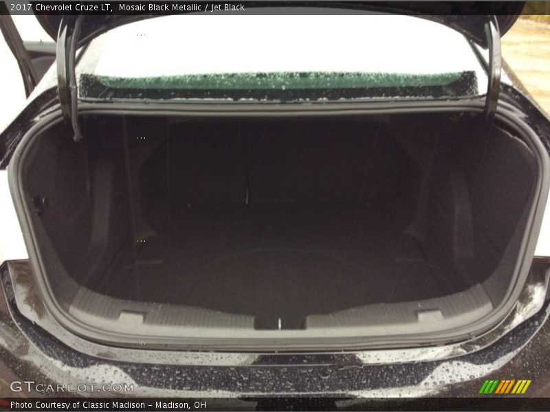Mosaic Black Metallic / Jet Black 2017 Chevrolet Cruze LT