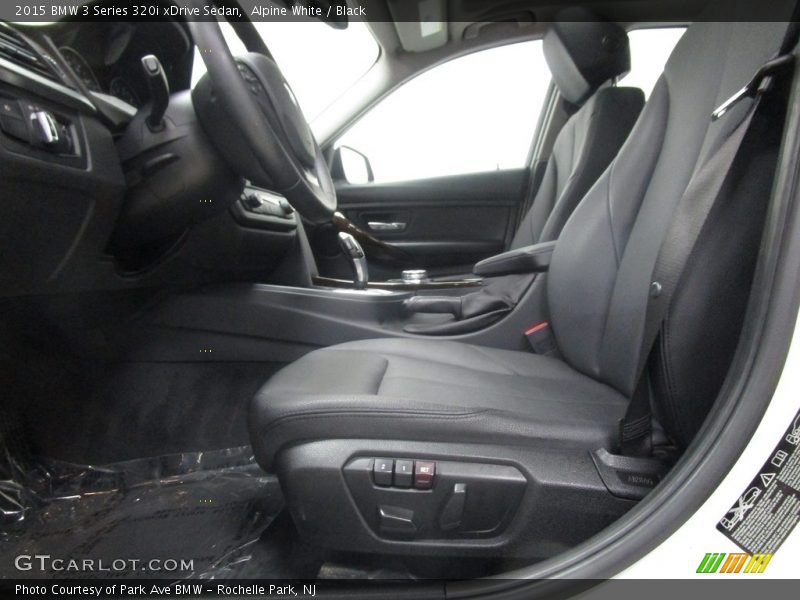 Alpine White / Black 2015 BMW 3 Series 320i xDrive Sedan