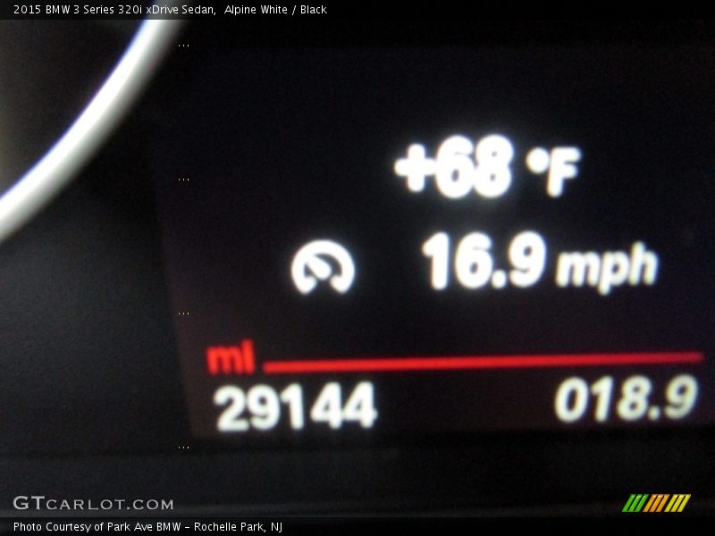 Alpine White / Black 2015 BMW 3 Series 320i xDrive Sedan
