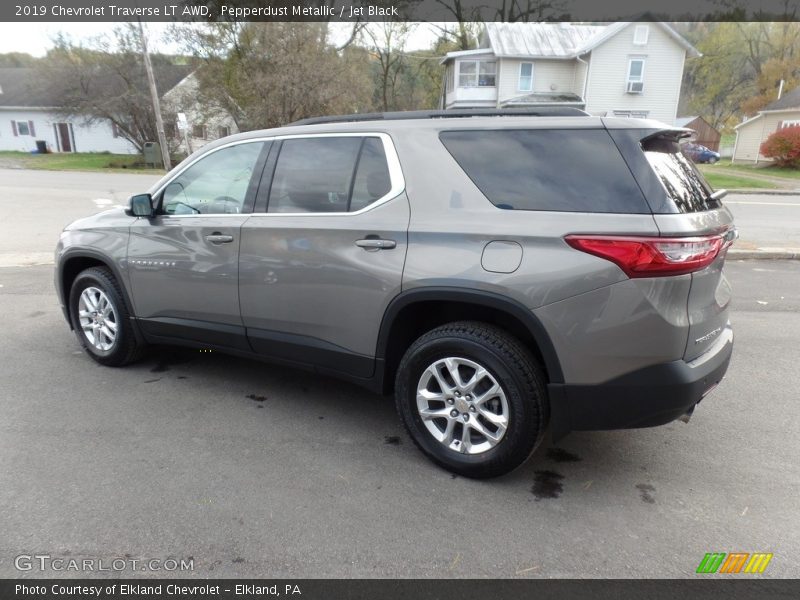 Pepperdust Metallic / Jet Black 2019 Chevrolet Traverse LT AWD