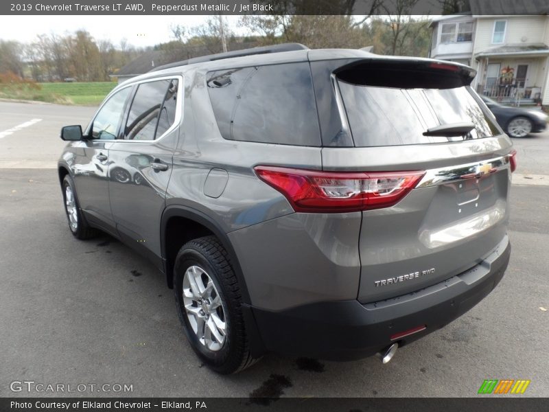 Pepperdust Metallic / Jet Black 2019 Chevrolet Traverse LT AWD