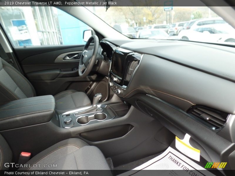 Pepperdust Metallic / Jet Black 2019 Chevrolet Traverse LT AWD
