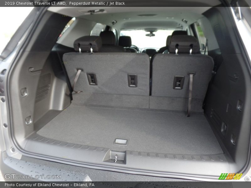 Pepperdust Metallic / Jet Black 2019 Chevrolet Traverse LT AWD