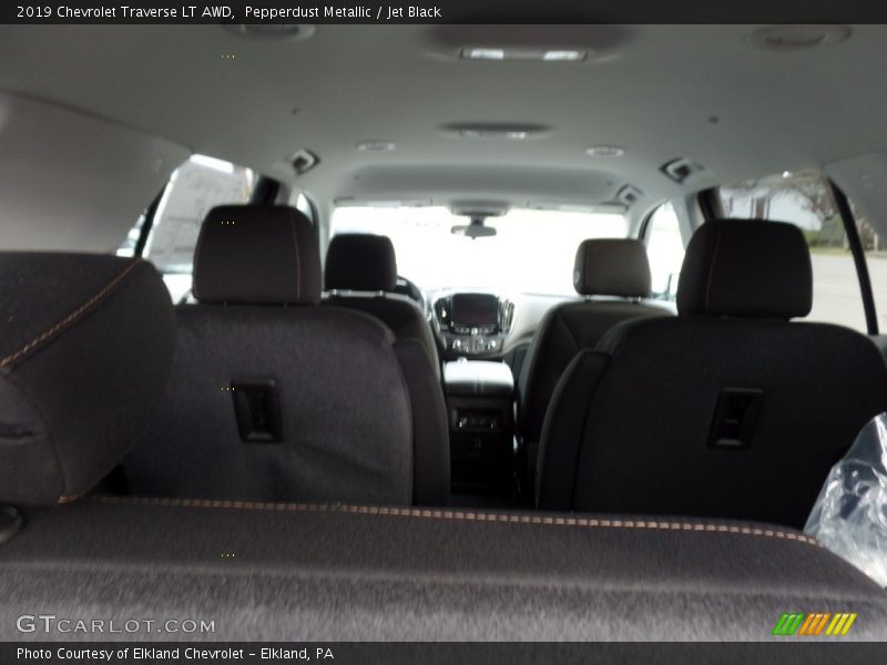 Pepperdust Metallic / Jet Black 2019 Chevrolet Traverse LT AWD